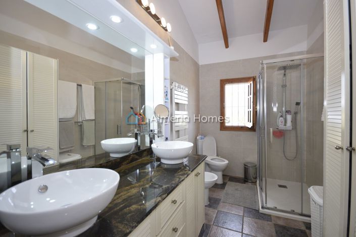 Image No.17-6 Bed Villa for sale