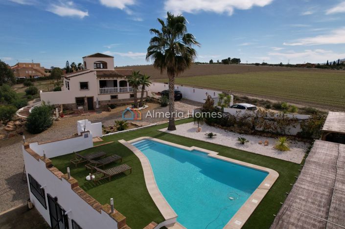 Image No.3-6 Bed Villa for sale