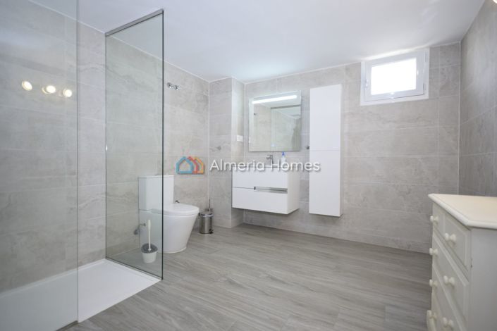 Image No.23-6 Bed Villa for sale