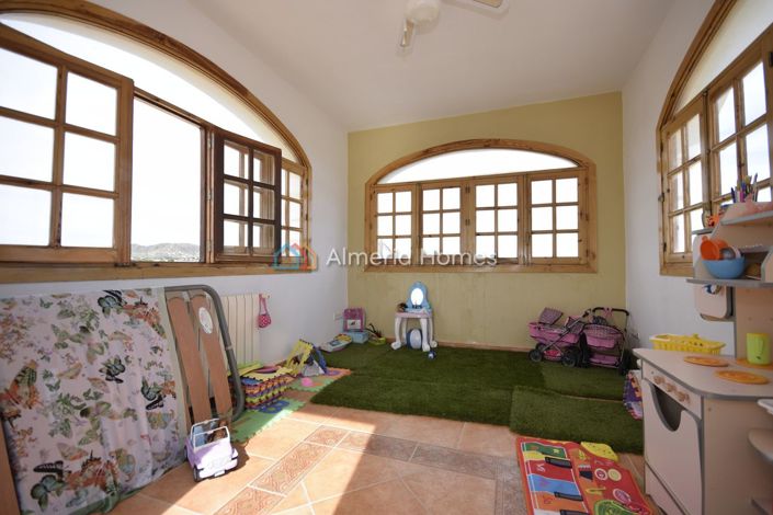 Image No.27-6 Bed Villa for sale