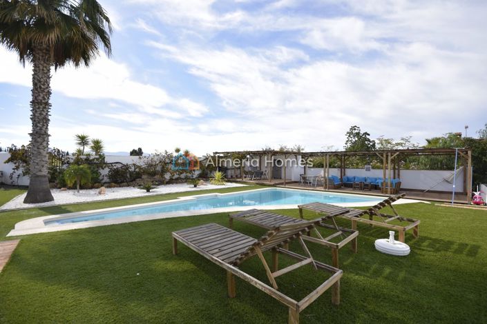 Image No.5-6 Bed Villa for sale