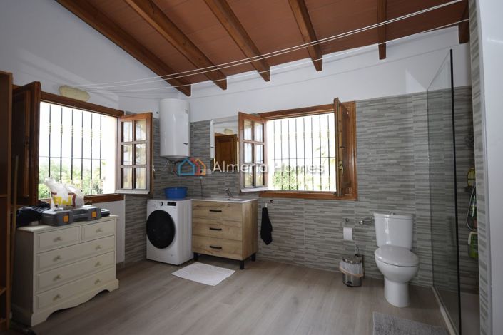 Image No.10-6 Bed Villa for sale