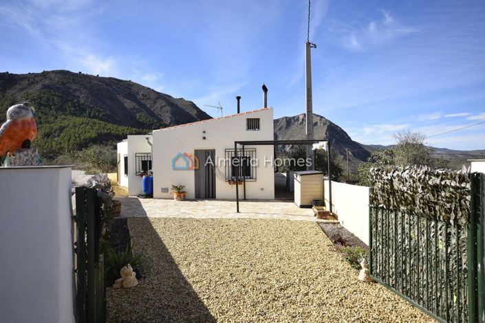 Image No.2-Maison de campagne de 3 chambres à vendre à Oria