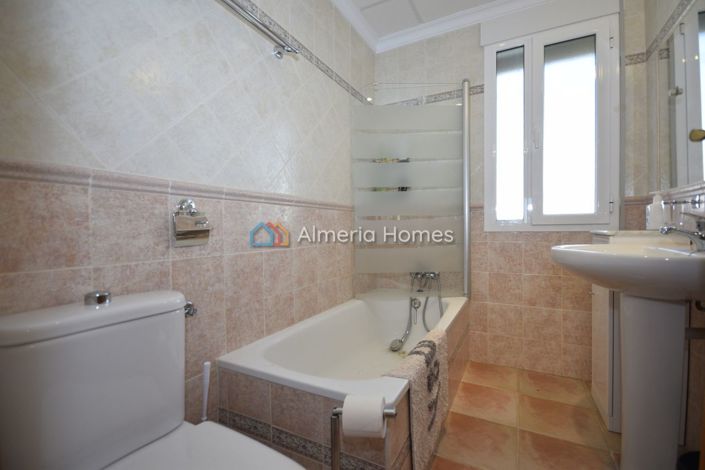 Image No.25-3 Bed Villa for sale