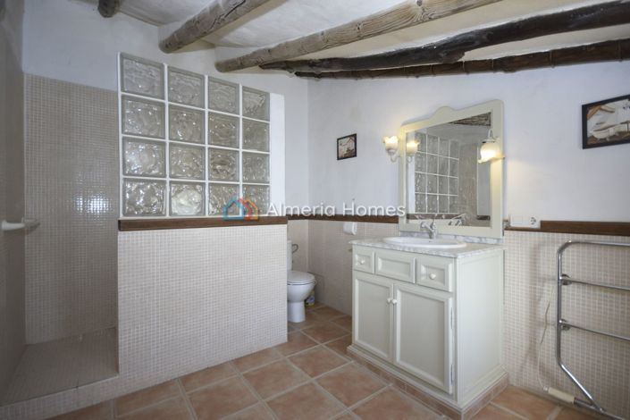 Image No.19-7 Bed Country House for sale