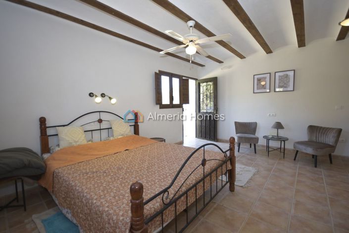 Image No.24-7 Bed Country House for sale
