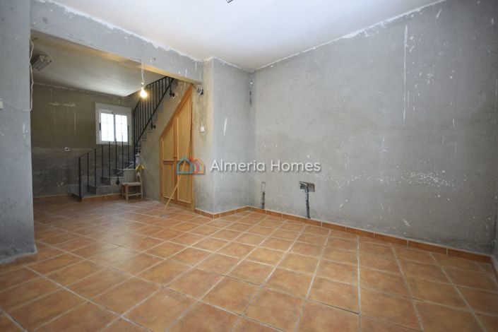 Image No.10-7 Bed Country House for sale