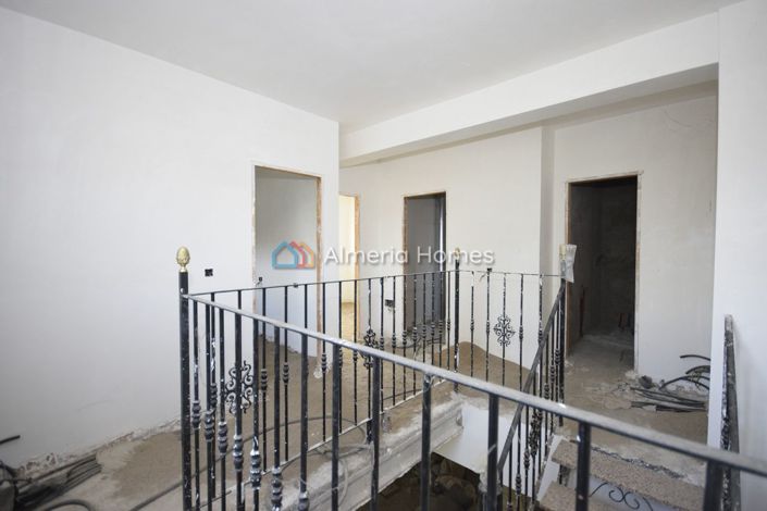 Image No.22-7 Bed Country House for sale