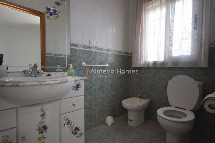 Image No.4-7 Bed Country House for sale