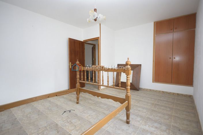 Image No.6-7 Bed Country House for sale