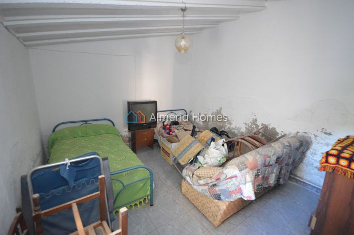 Image No.10-3 Bed Country House for sale