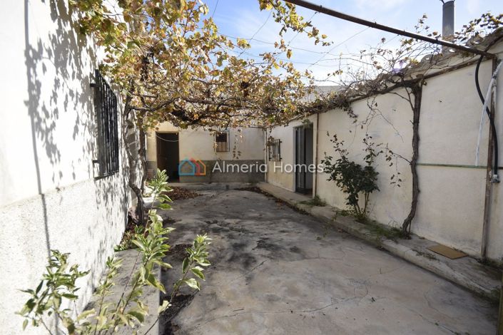 Image No.10-4 Bed Country House for sale