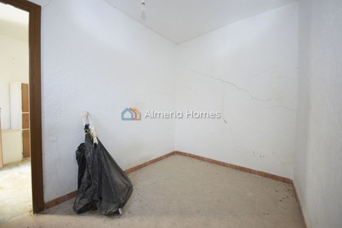 Image No.17-4 Bed Country House for sale