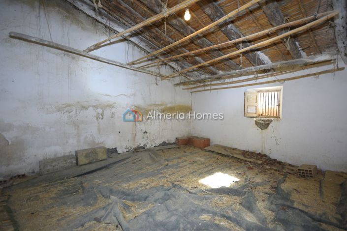 Image No.19-4 Bed Country House for sale