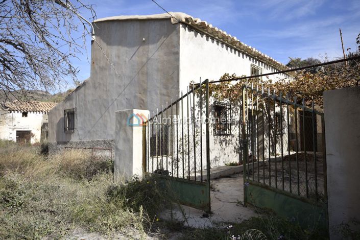 Image No.2-4 Bed Country House for sale