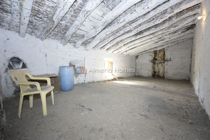 Image No.20-4 Bed Country House for sale