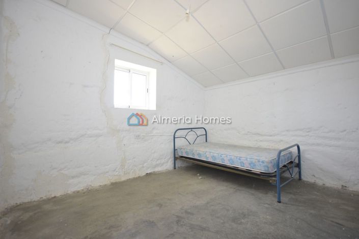 Image No.8-4 Bed Country House for sale