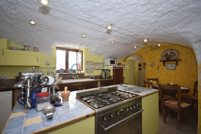 Image No.18-3 Bed Country House for sale