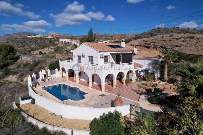 Image No.3-3 Bed Country House for sale