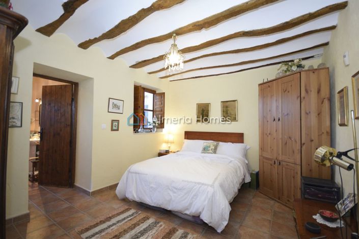 Image No.22-3 Bed Country House for sale