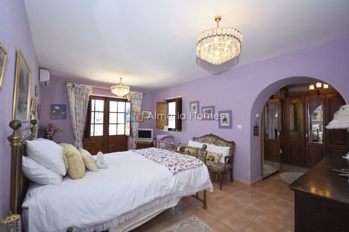 Image No.25-3 Bed Country House for sale