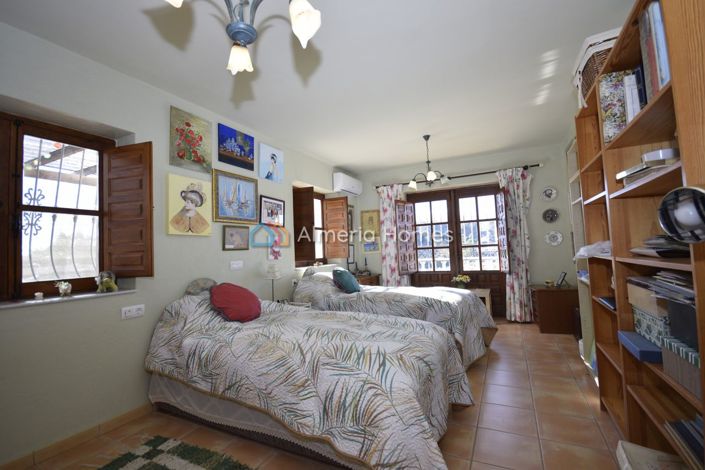 Image No.30-3 Bed Country House for sale