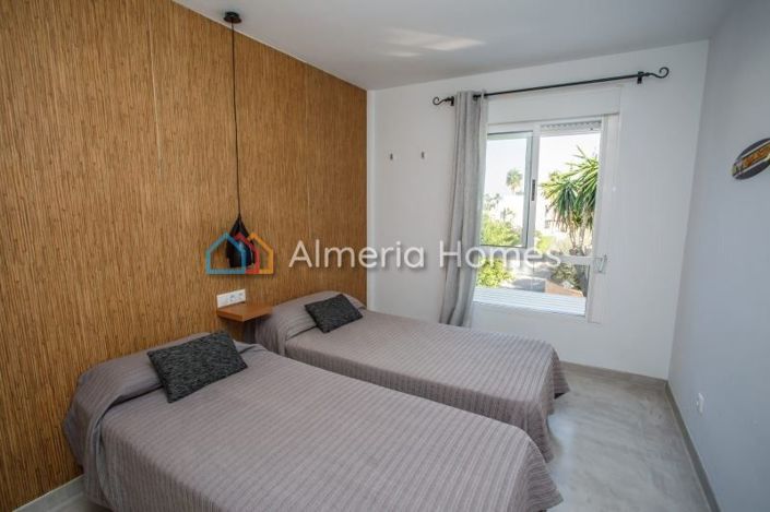 Image No.18-3 Bed Villa for sale
