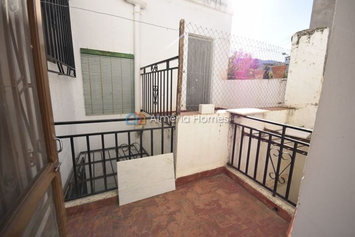 Image No.12-4 Bed Townhouse for sale