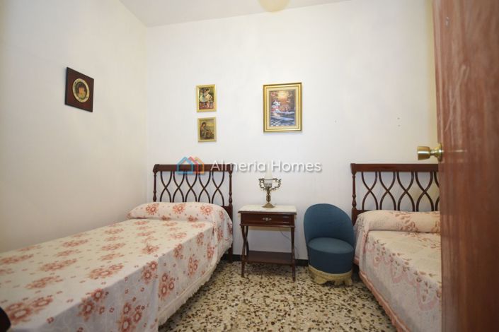 Image No.14-4 Bed Townhouse for sale