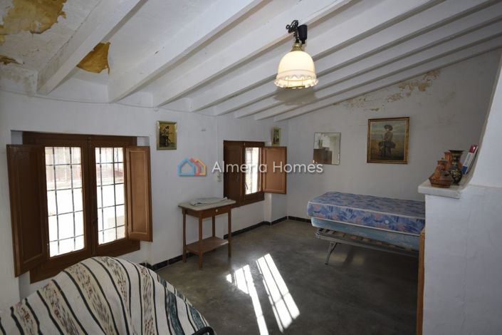 Image No.16-4 Bed Townhouse for sale