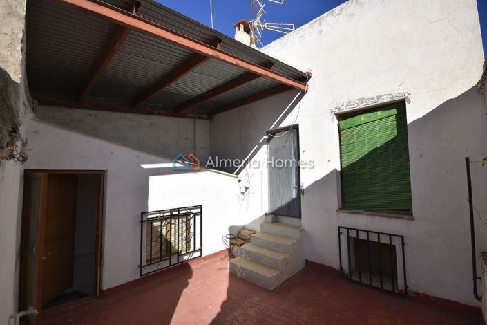 Image No.17-4 Bed Townhouse for sale