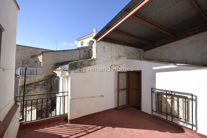 Image No.18-4 Bed Townhouse for sale