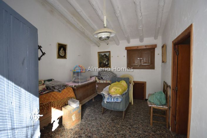 Image No.20-4 Bed Townhouse for sale