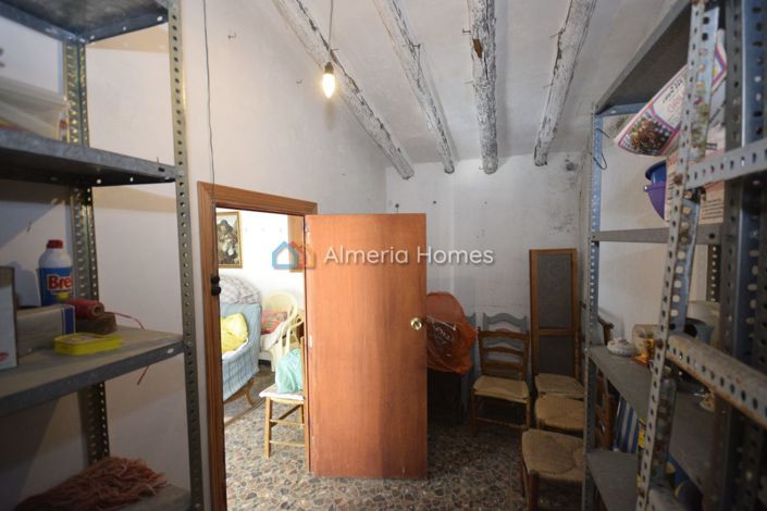 Image No.21-4 Bed Townhouse for sale