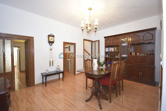 Image No.4-4 Bed Townhouse for sale