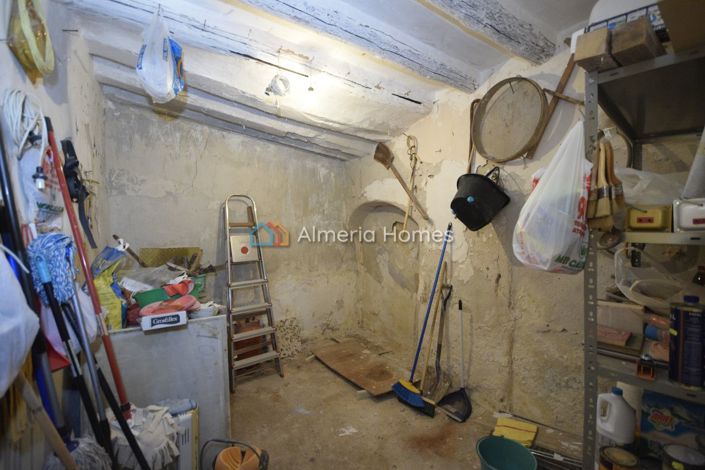 Image No.12-4 Bed Townhouse for sale