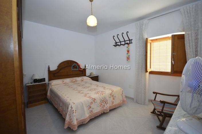 Image No.14-4 Bed Townhouse for sale