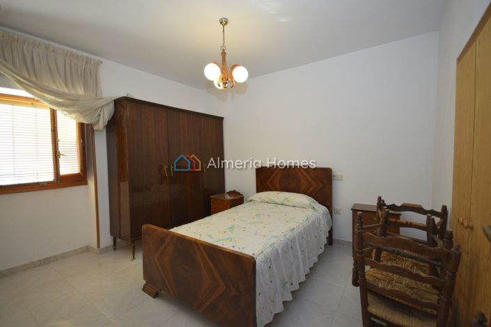 Image No.15-4 Bed Townhouse for sale