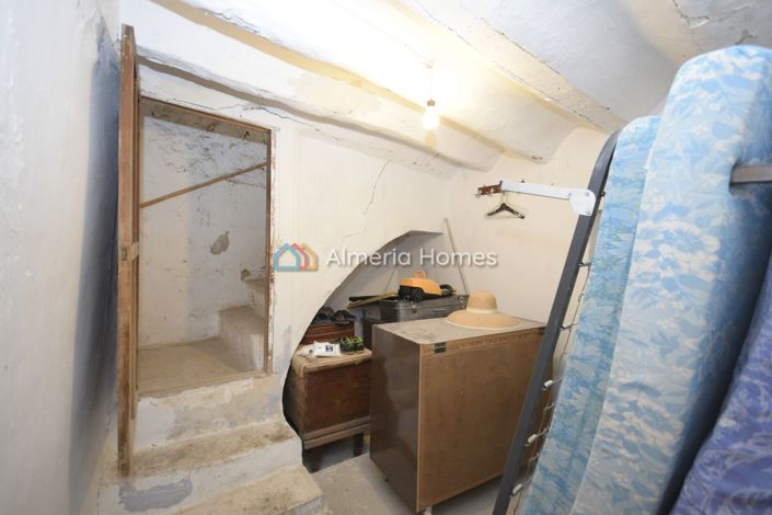 Image No.17-4 Bed Townhouse for sale