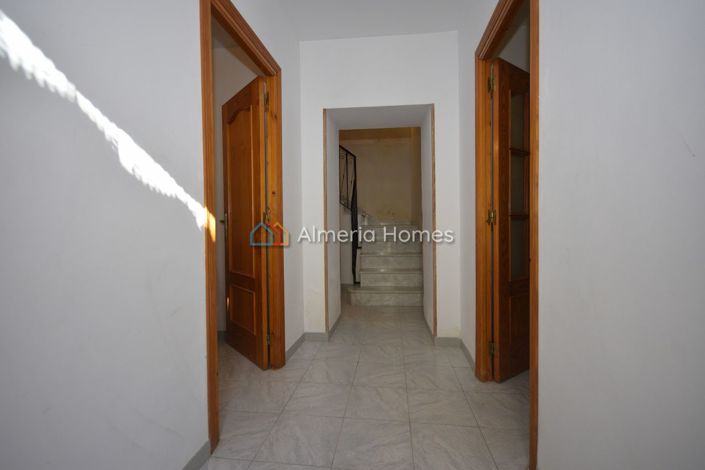 Image No.4-4 Bed Townhouse for sale