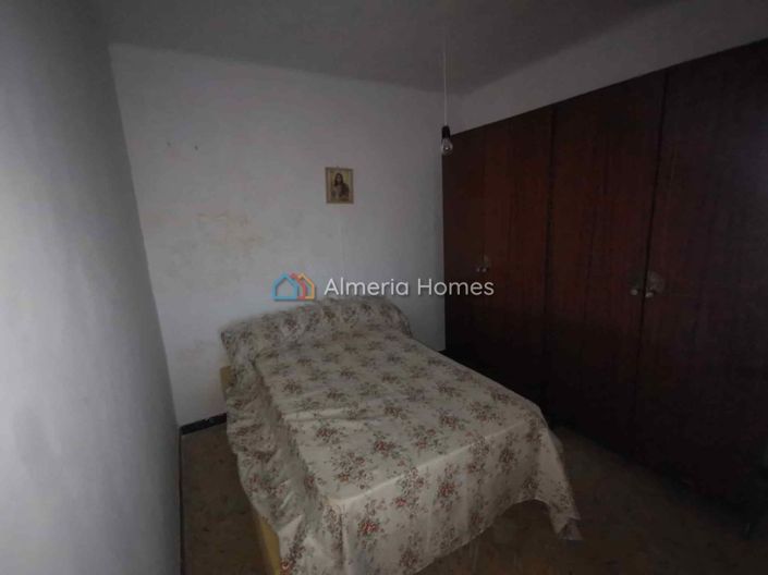 Image No.10-6 Bed House for sale