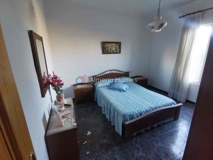 Image No.11-6 Bed House for sale