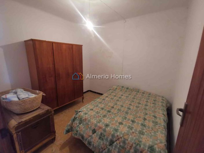 Image No.12-6 Bed House for sale