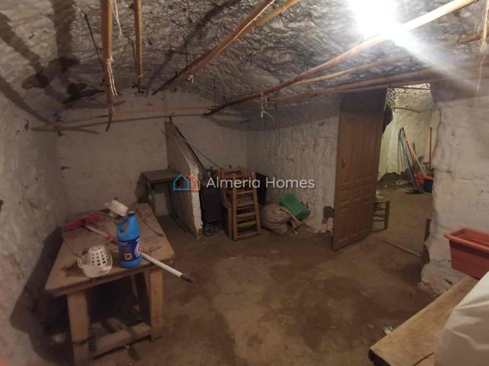 Image No.15-6 Bed House for sale