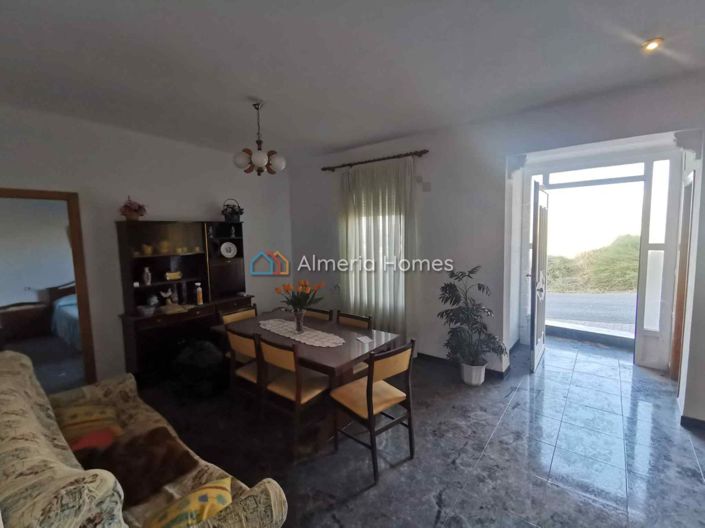 Image No.4-6 Bed House for sale