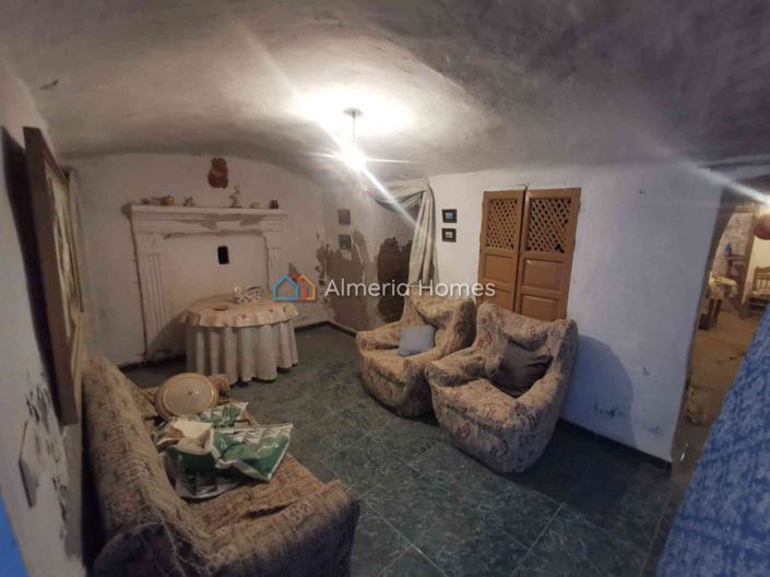 Image No.5-6 Bed House for sale