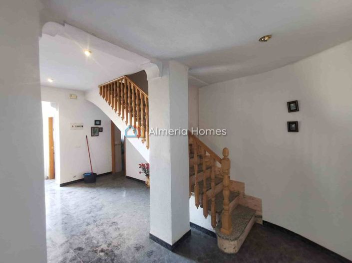 Image No.7-6 Bed House for sale