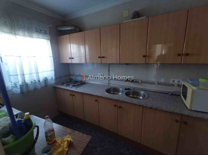 Image No.8-6 Bed House for sale