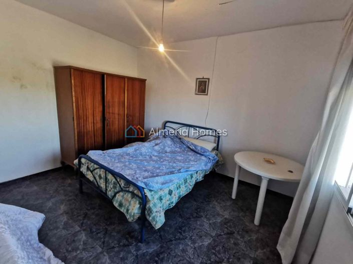 Image No.9-6 Bed House for sale