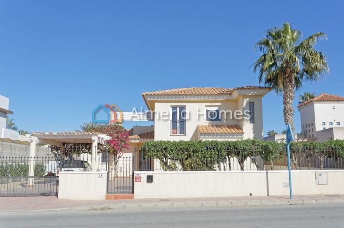 Image No.2-Villa de 4 chambres à vendre à Vera Playa